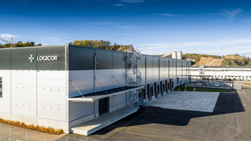 Fasad och lastplatser Logicor Park Backa lager- och logistikfastighet